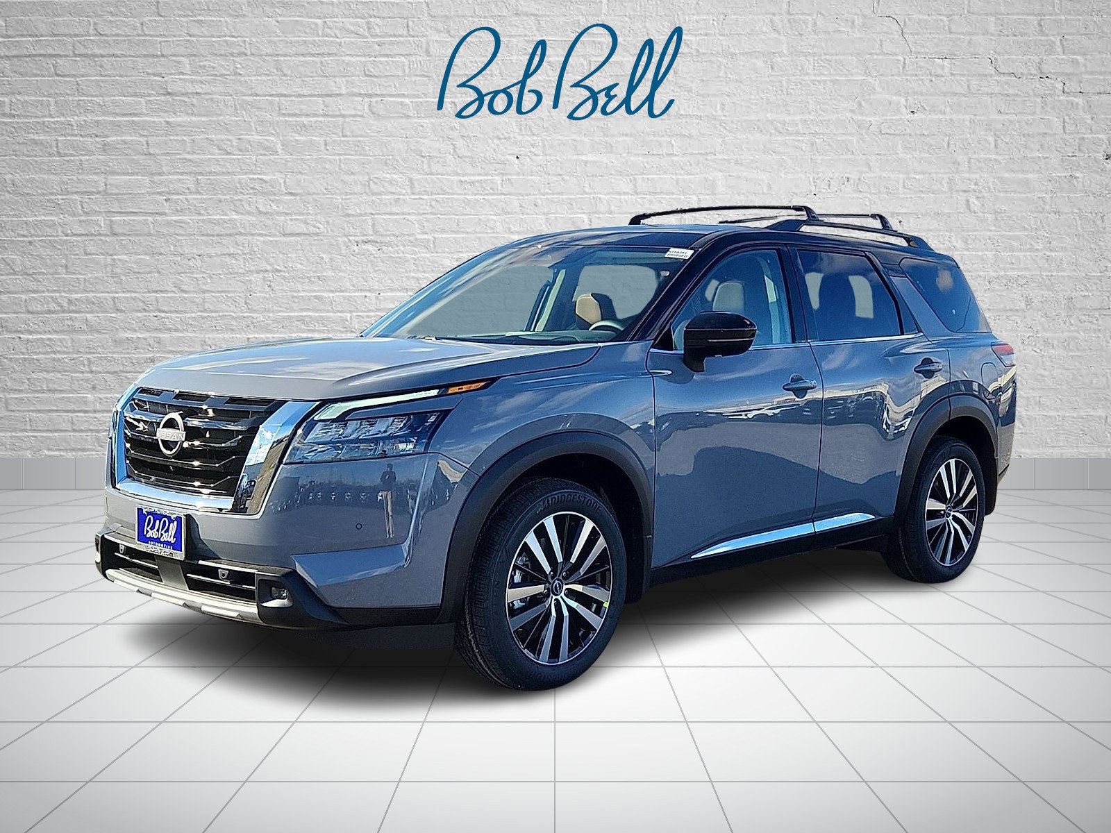 2025 Nissan Pathfinder Platinum photo 2