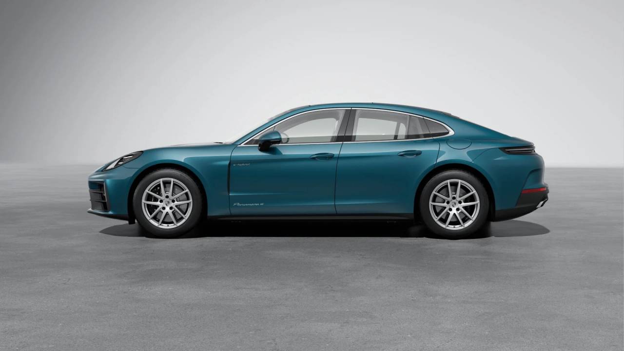 2026 Porsche Panamera 4 E-Hybrid photo 2