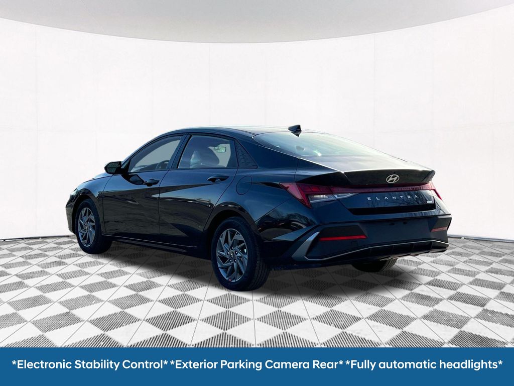 2025 Hyundai Elantra Hybrid Blue photo 4