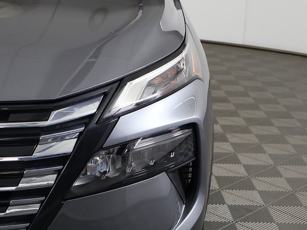 2024 Nissan Rogue SV photo 11
