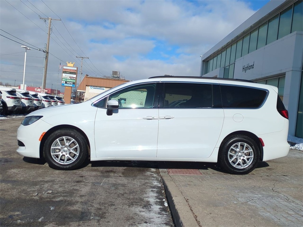 2020 Chrysler Voyager LXi photo 4