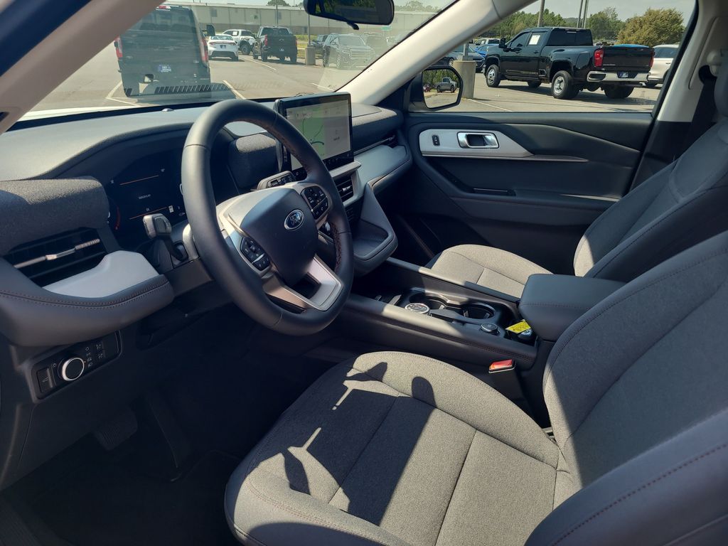 2025 Ford Explorer photo 9