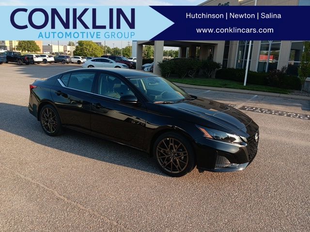 2025 Nissan Altima SR's photo