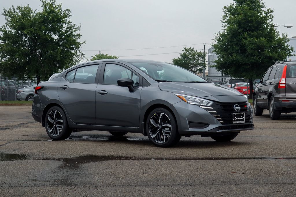 2025 Nissan Versa SR photo 8