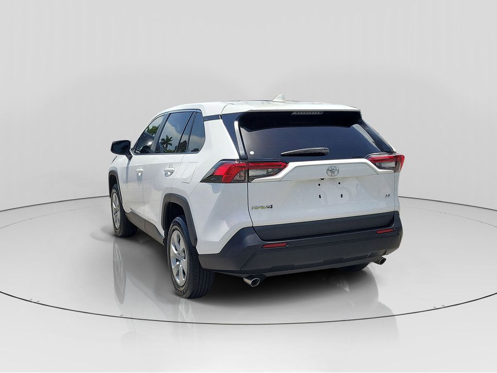 2024 Toyota RAV4 LE photo 4
