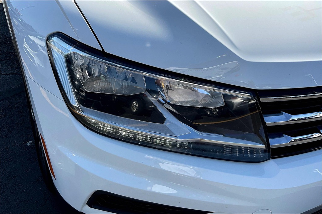 2020 Volkswagen Tiguan SE photo 26