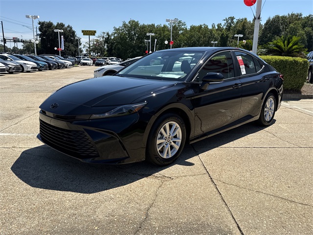 2025 Toyota Camry LE photo 4