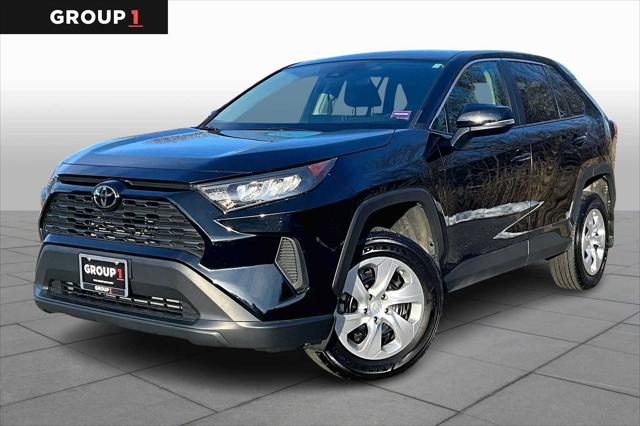 2022 Toyota RAV4 LE's photo