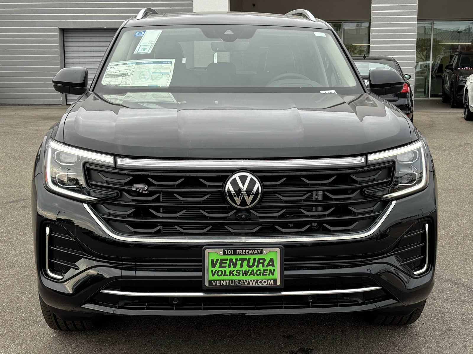 2024 Volkswagen Atlas SEL Premium R-Line photo 8