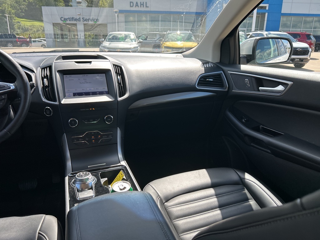 2020 Ford Edge SEL photo 24