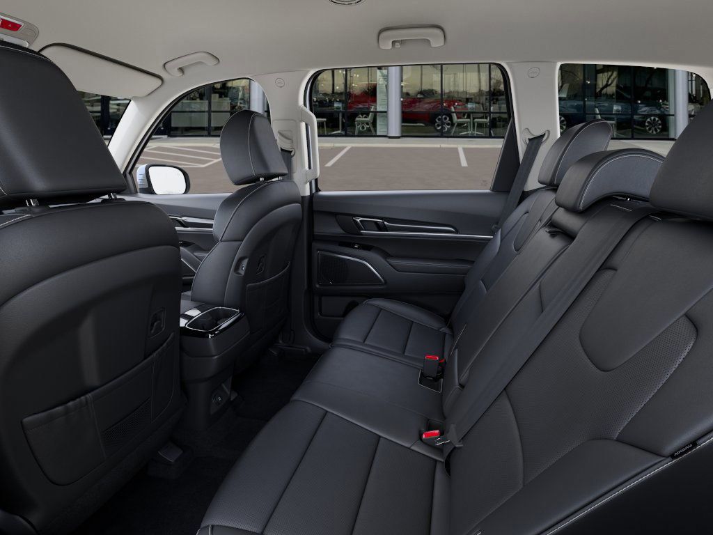 2025 Kia Telluride LX photo 18