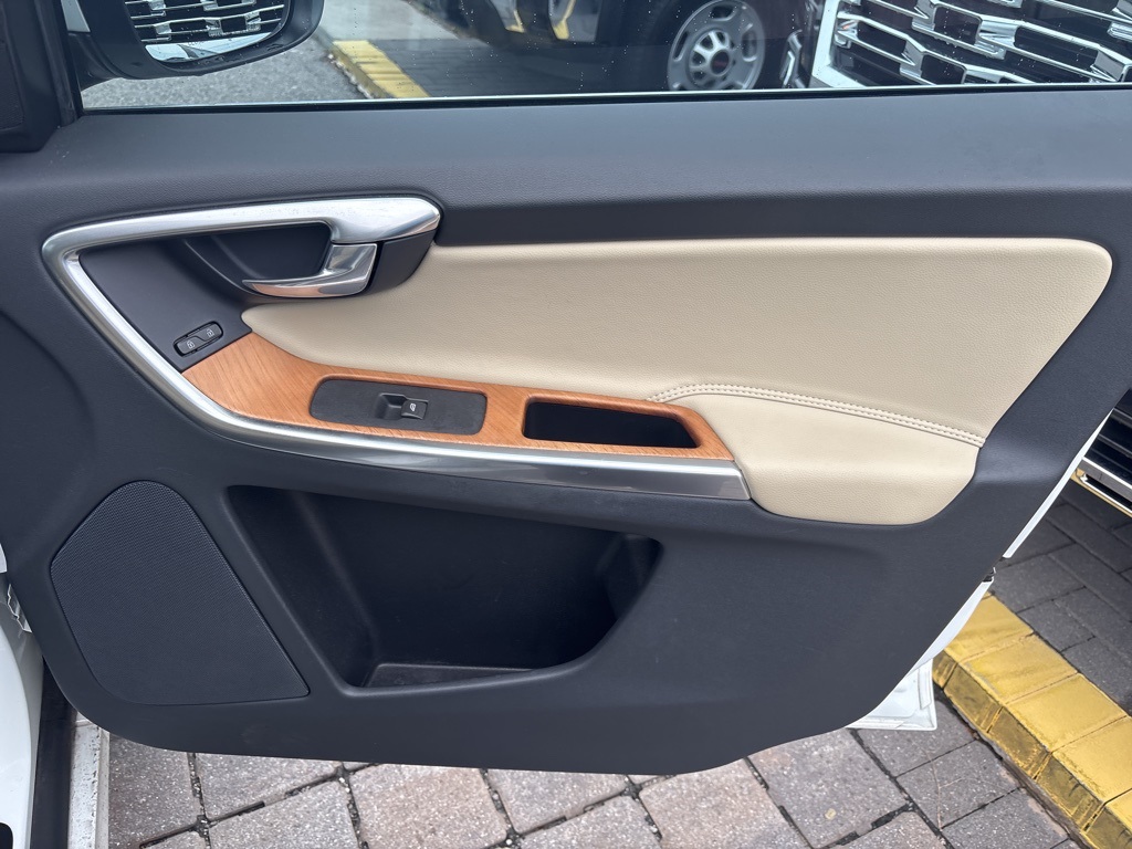 2017 Volvo XC60 T6 Inscription photo 32