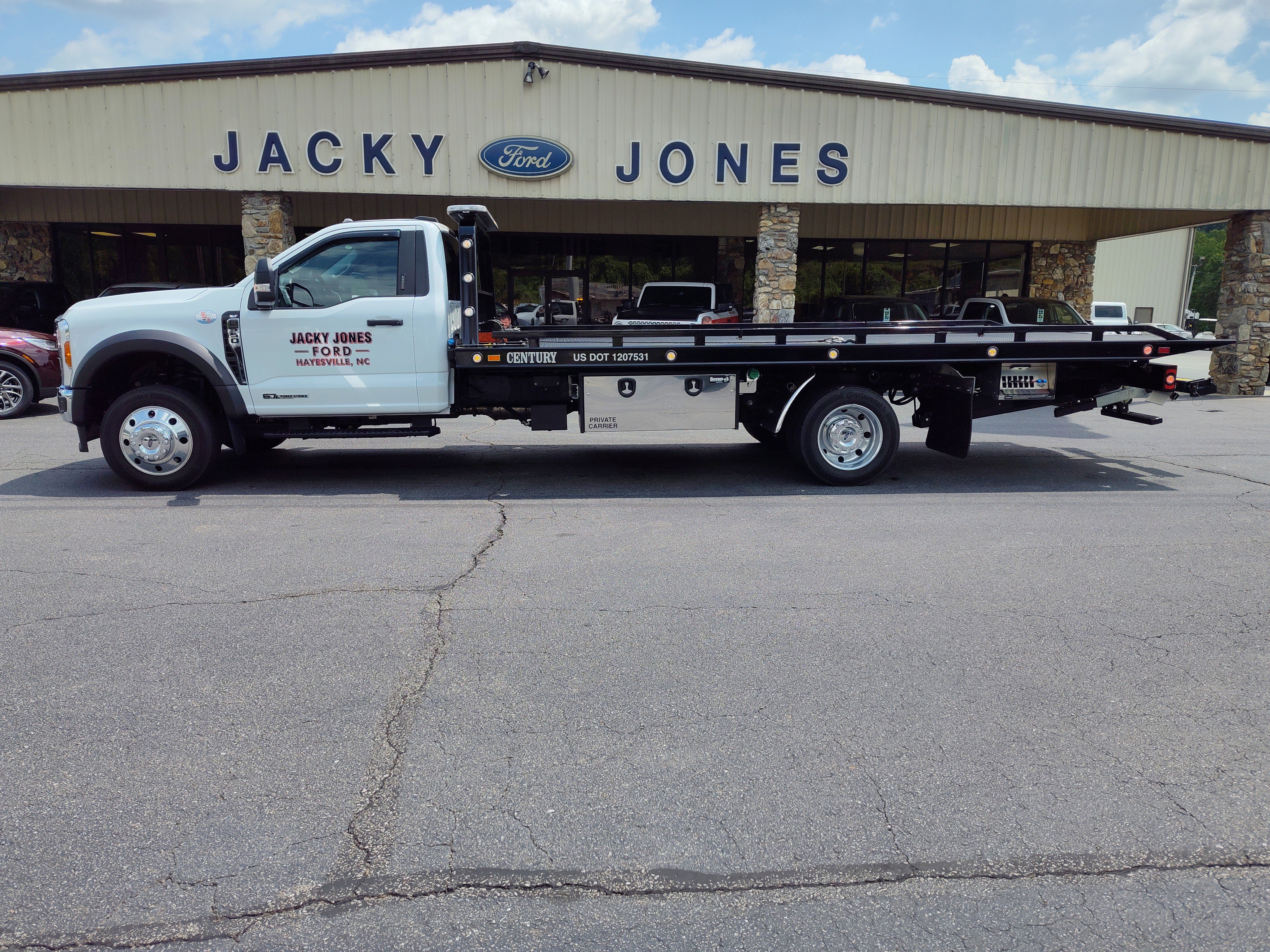 2024 Ford F-550 Super Duty Chassis Cab XLT's photo