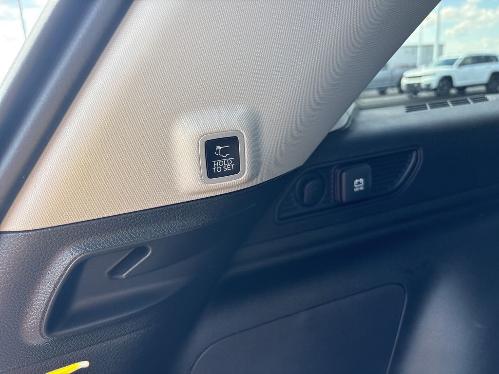 2023 Jeep Cherokee 4xe photo 7