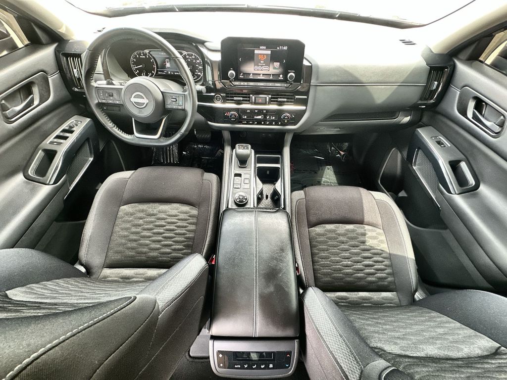 2024 Nissan Pathfinder SV photo 19