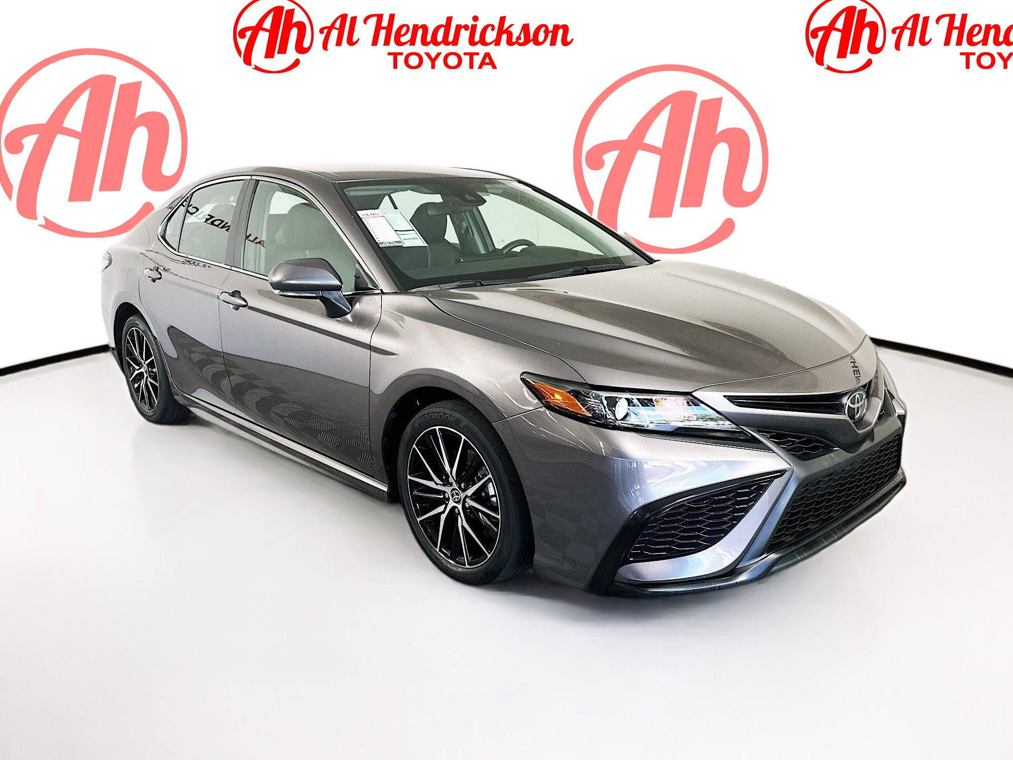 2023 Toyota Camry SE's photo