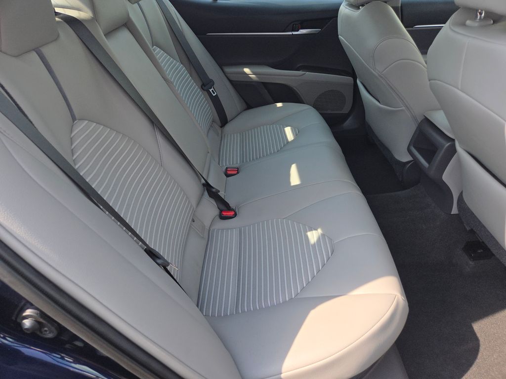 2021 Toyota Camry Hybrid SE photo 16