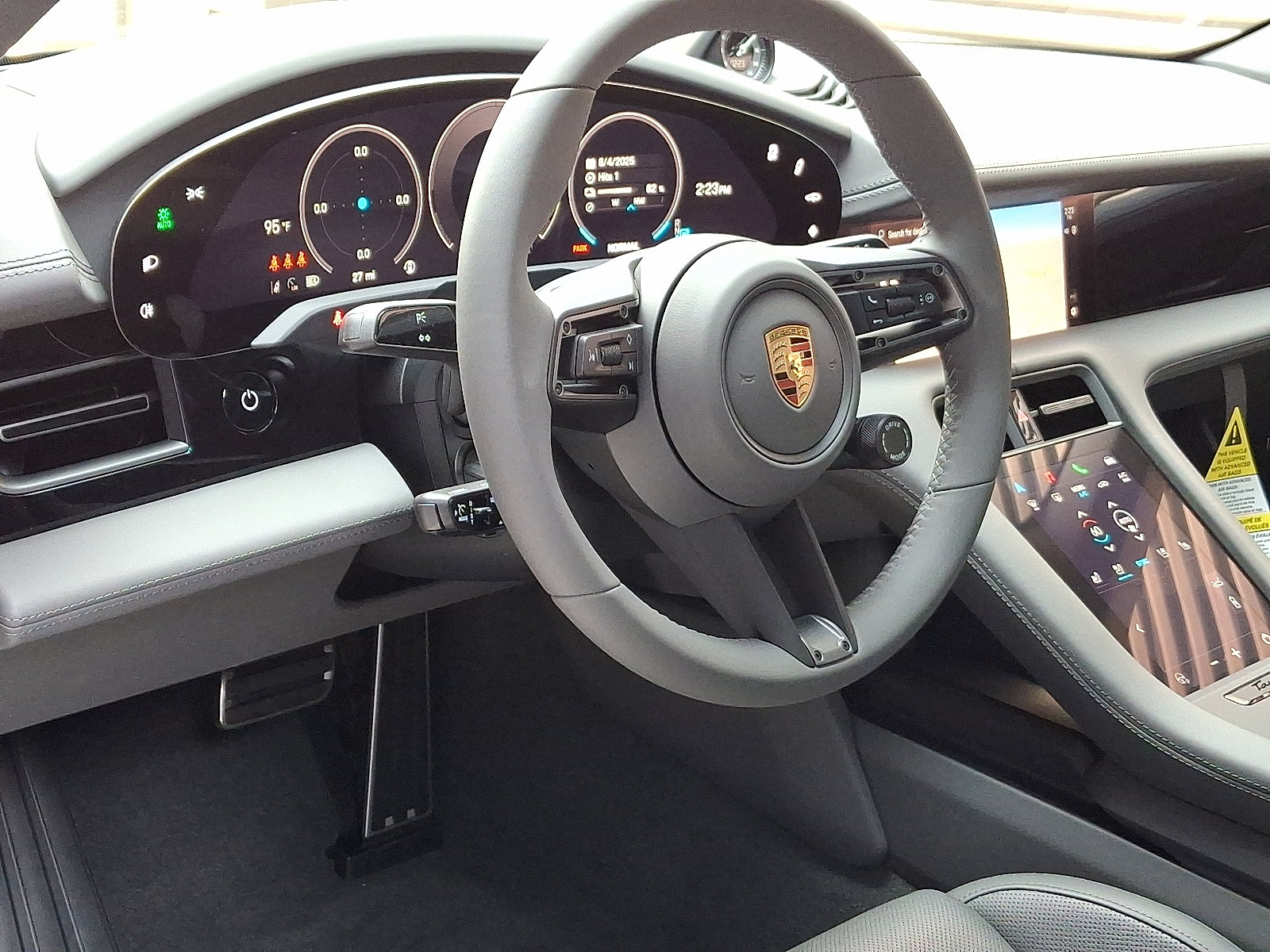 2025 Porsche Taycan 4 photo 4