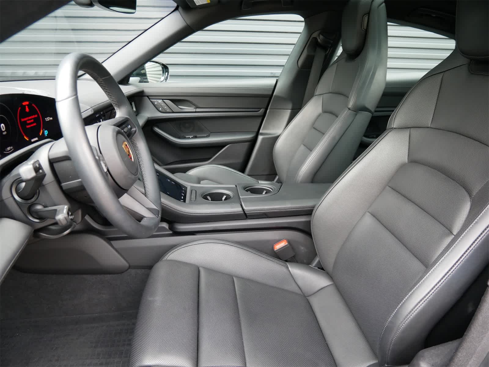2023 Porsche Taycan photo 5