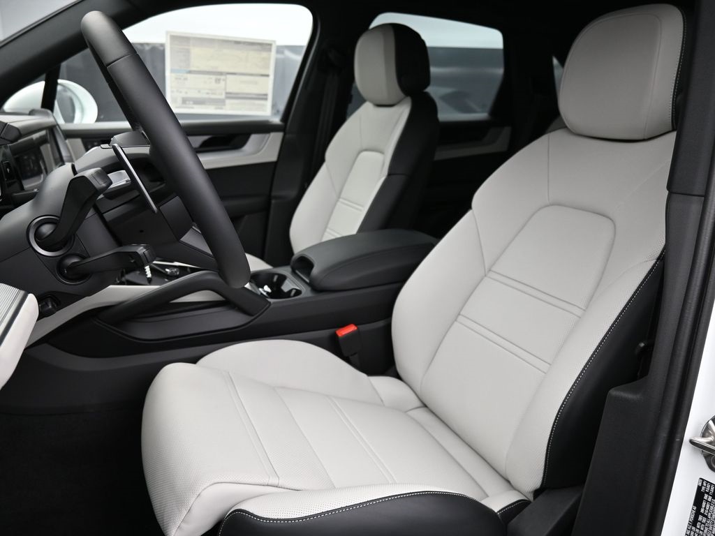 2026 Porsche Cayenne photo 5