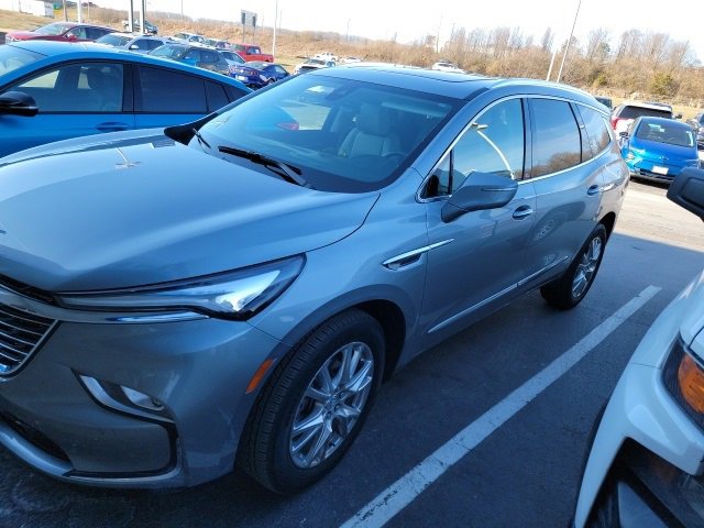 2023 Buick Enclave Essence's photo