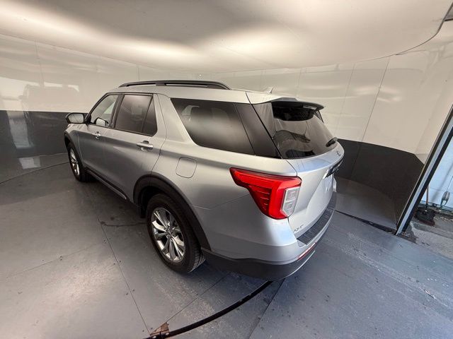 2020 Ford Explorer XLT photo 2