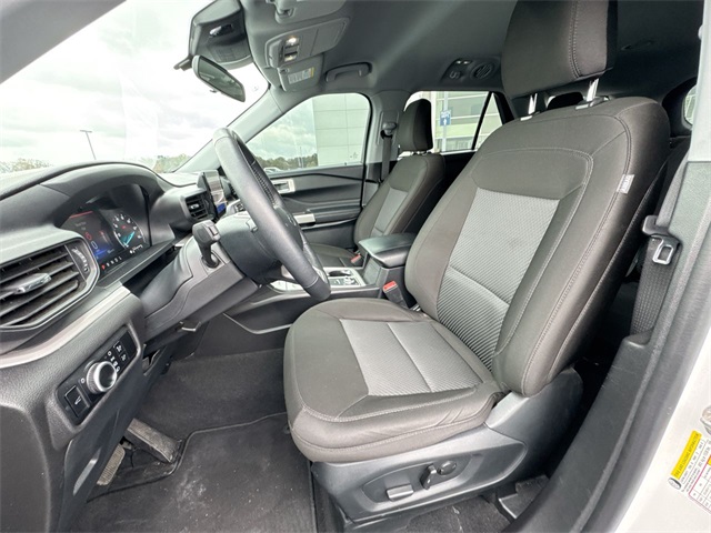 2023 Ford Explorer XLT photo 2