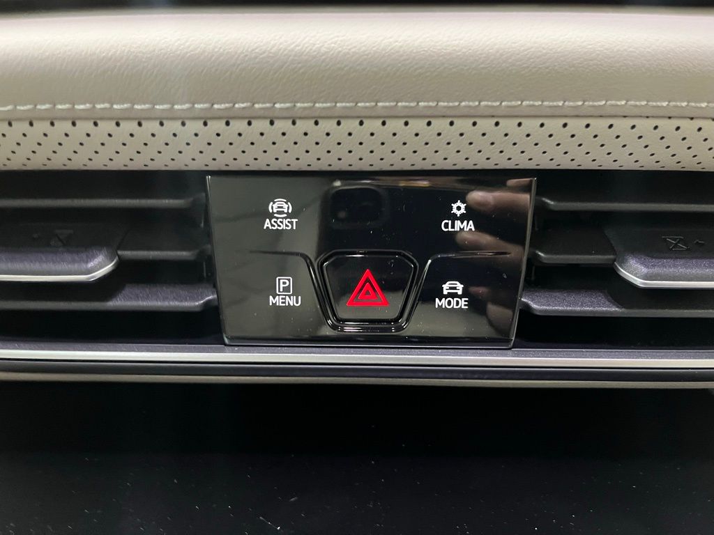 2025 Volkswagen Atlas SE Technology photo 15