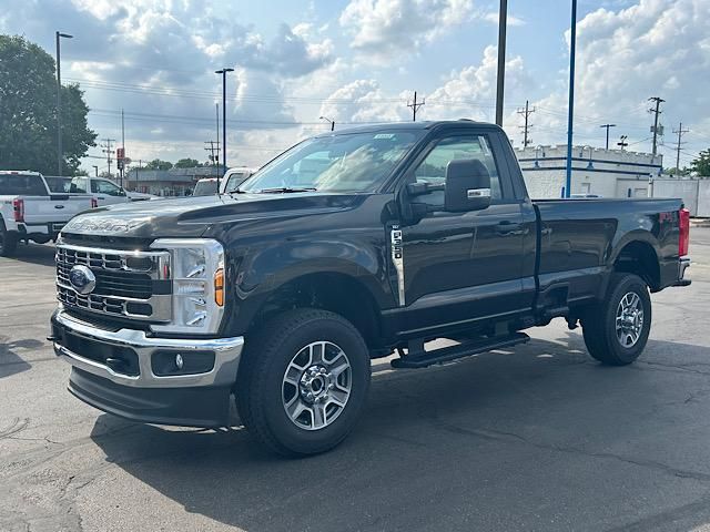 2025 Ford F-350 XLT photo 2