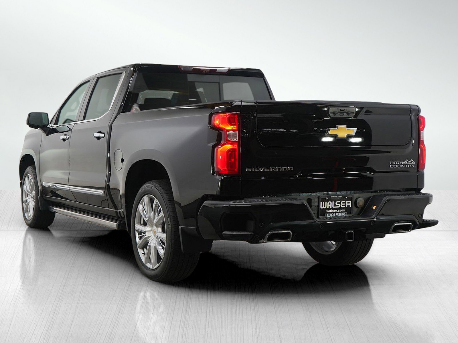 2024 Chevrolet Silverado 1500 High Country photo 3