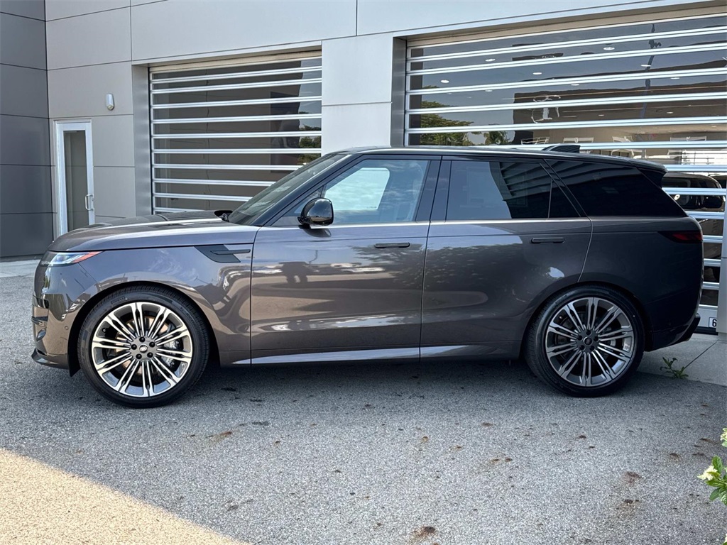 2025 Land Rover Range Rover Sport SE photo 4