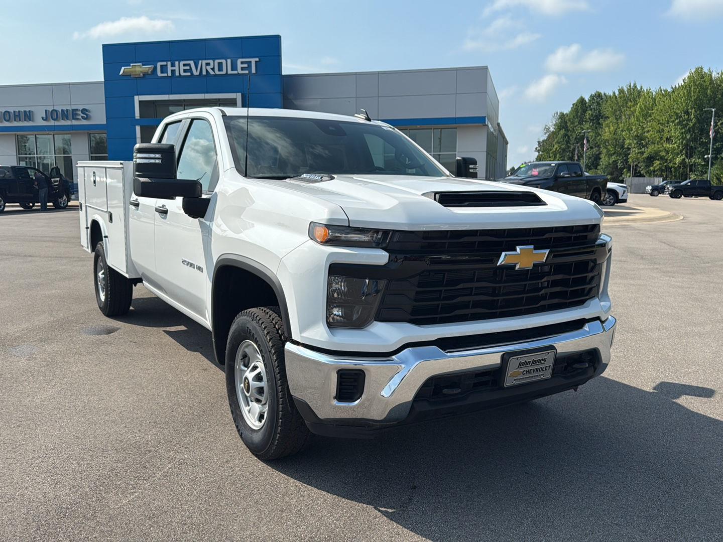 2025 Chevrolet Silverado 2500HD photo 3