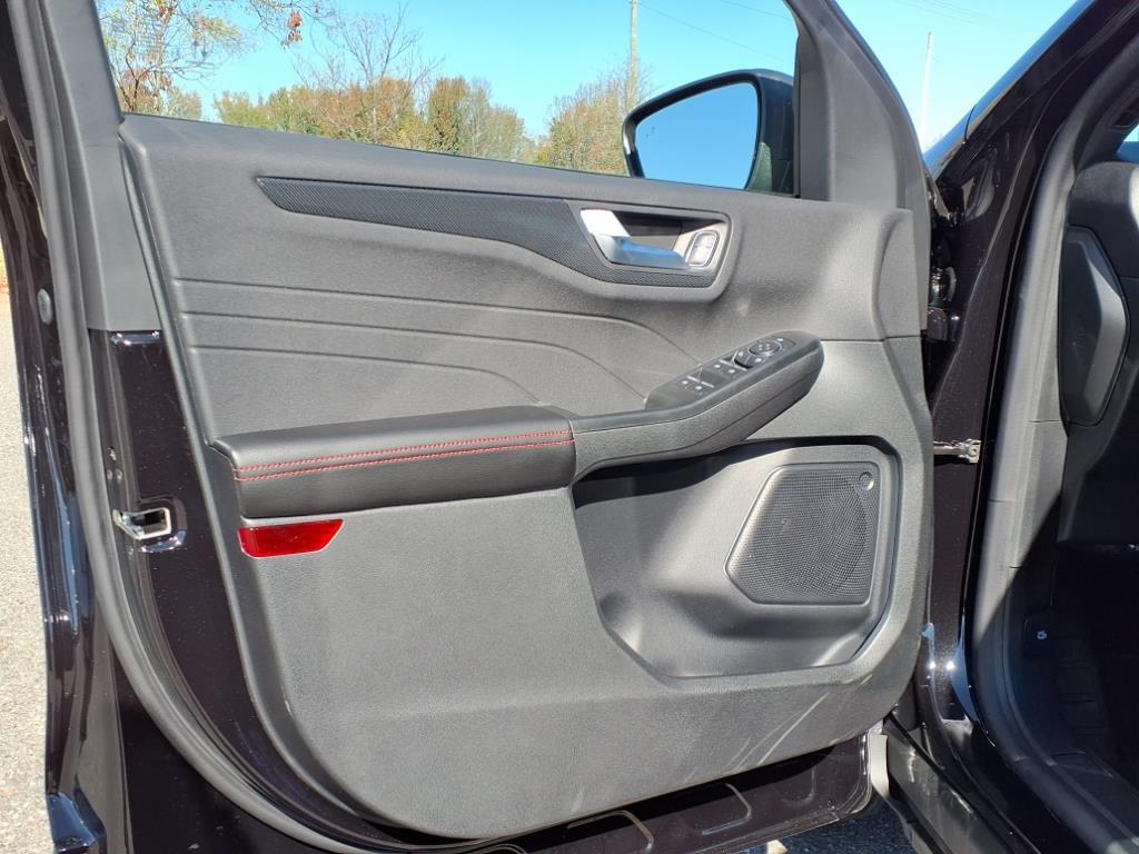 2025 Ford Escape ST-Line photo 4