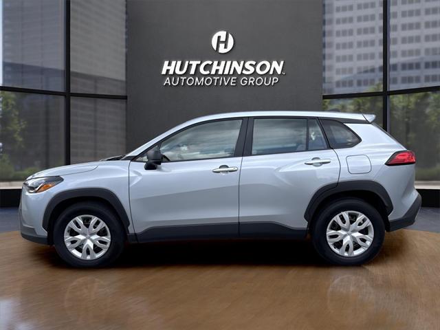 2025 Toyota Corolla Cross L photo 2