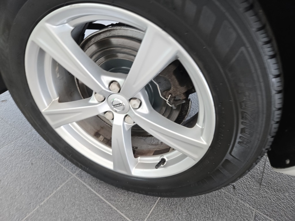 2016 Volvo XC90 T5 Momentum photo 10