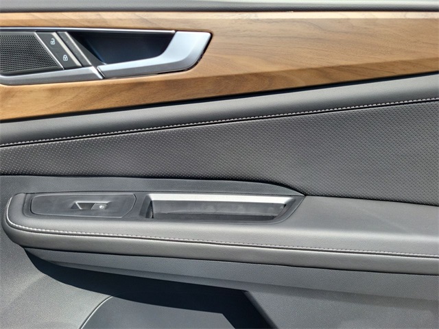 2025 Volkswagen Atlas SE Technology photo 14