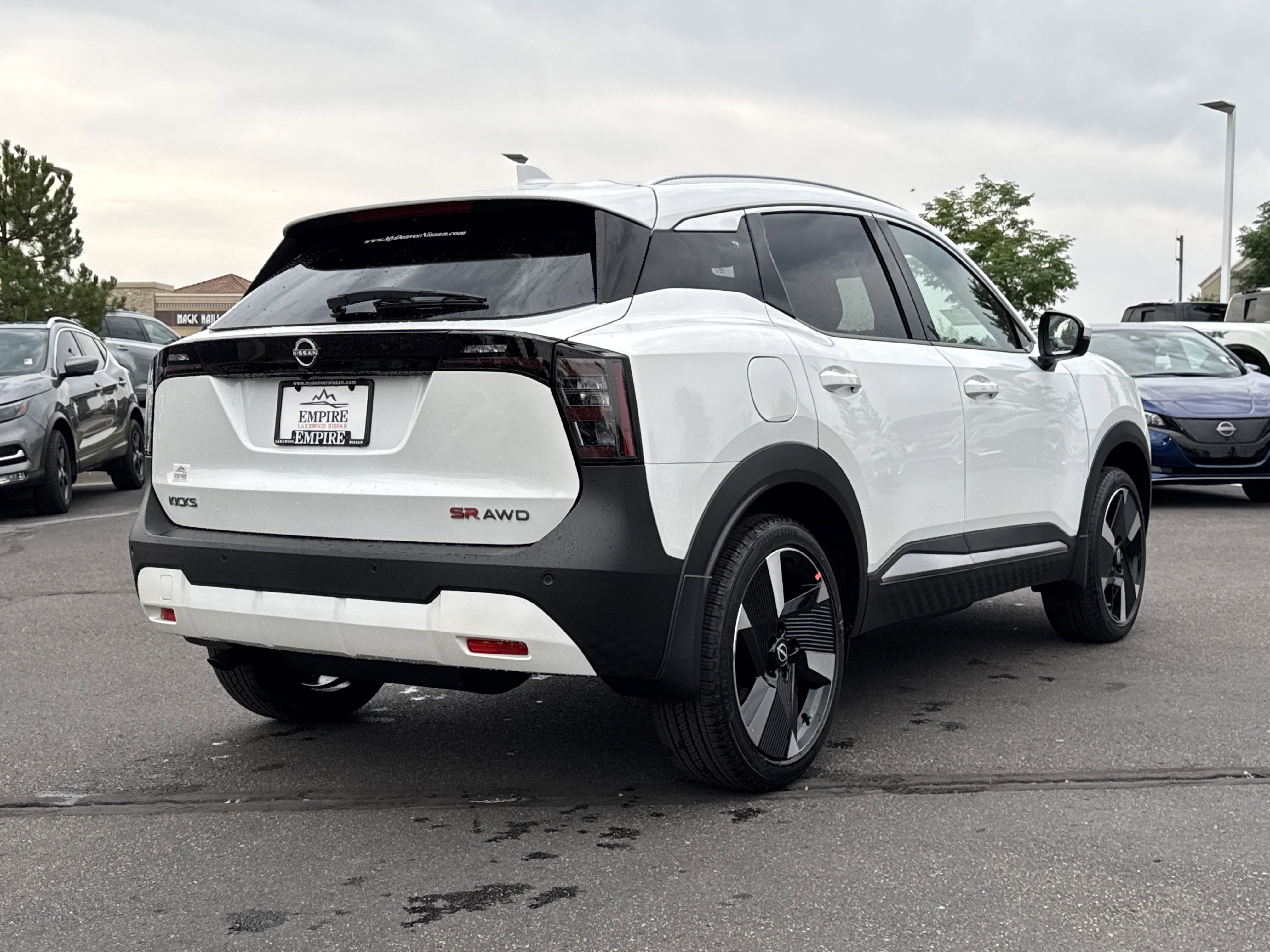 2025 Nissan Kicks SR photo 3