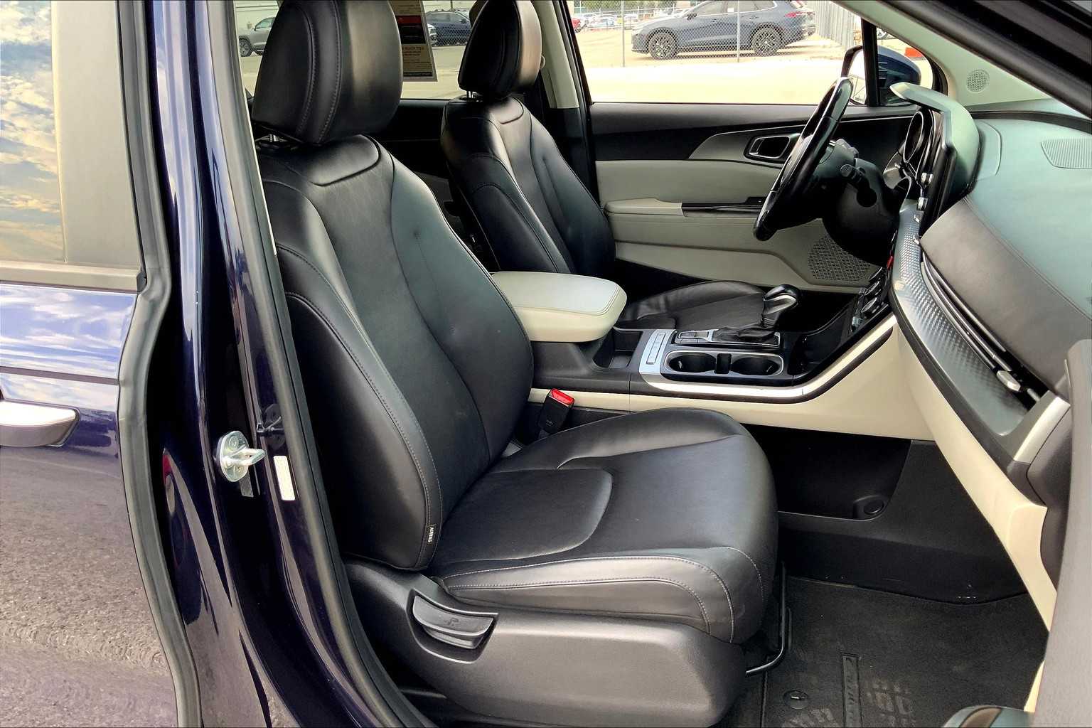 2022 Kia Carnival LXS photo 8