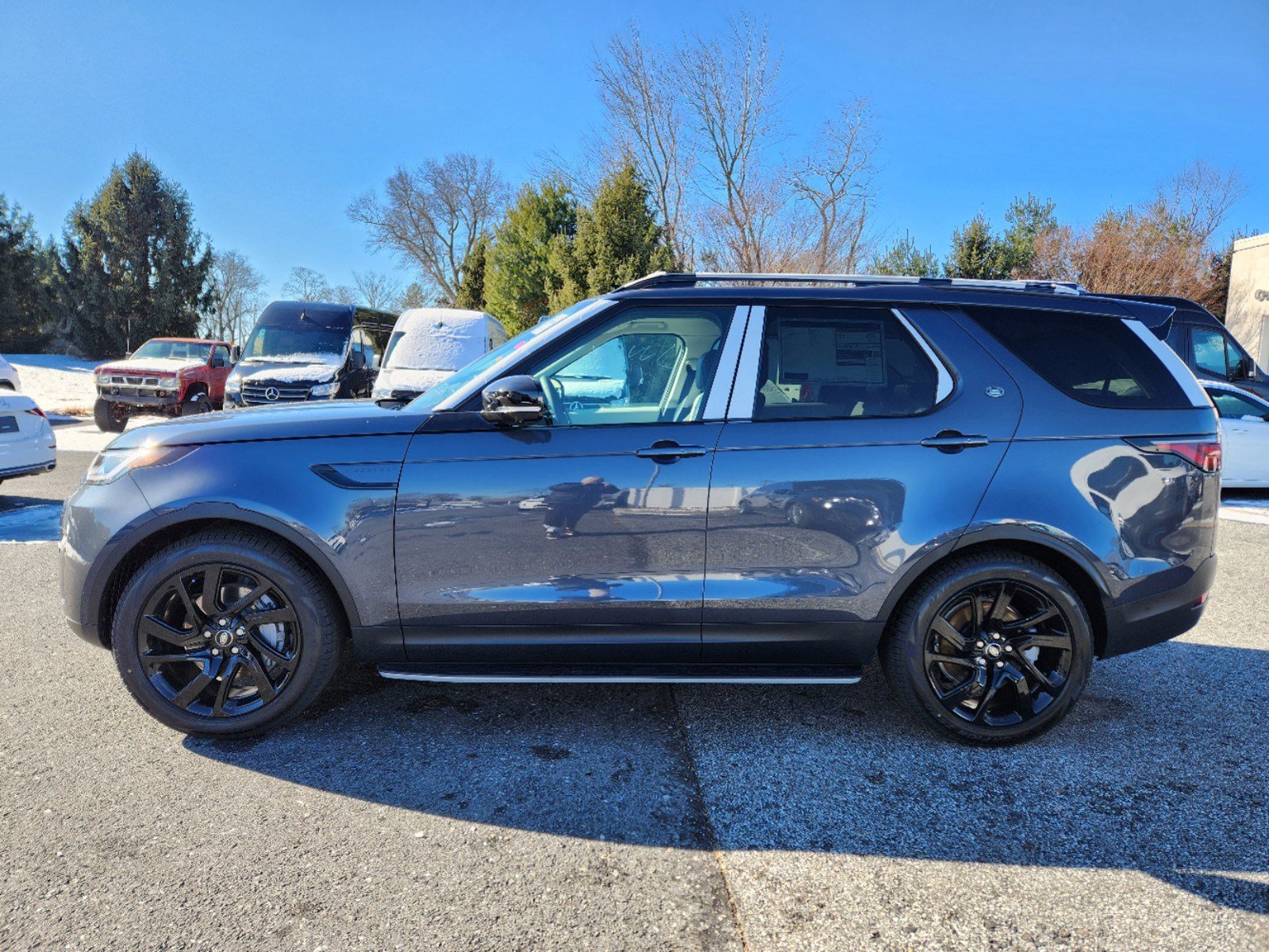 2025 Land Rover Discovery S photo 5