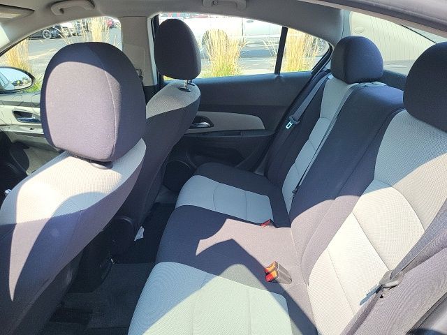 2015 Chevrolet Cruze LS photo 9