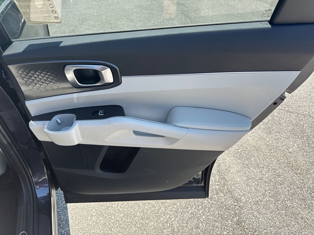 2025 Kia Sorento S photo 15