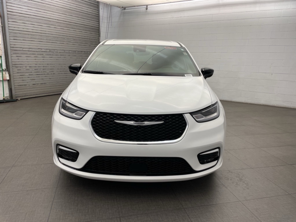 2026 Chrysler Pacifica photo 5