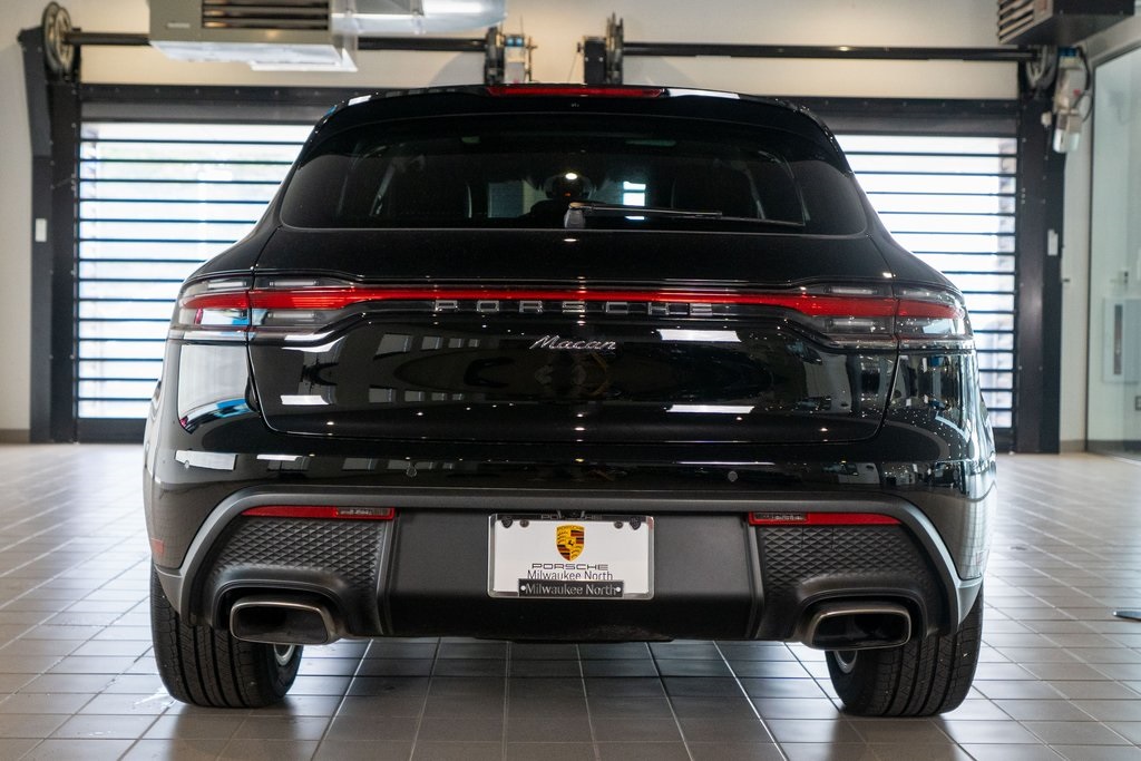 2025 Porsche Macan Base photo 8