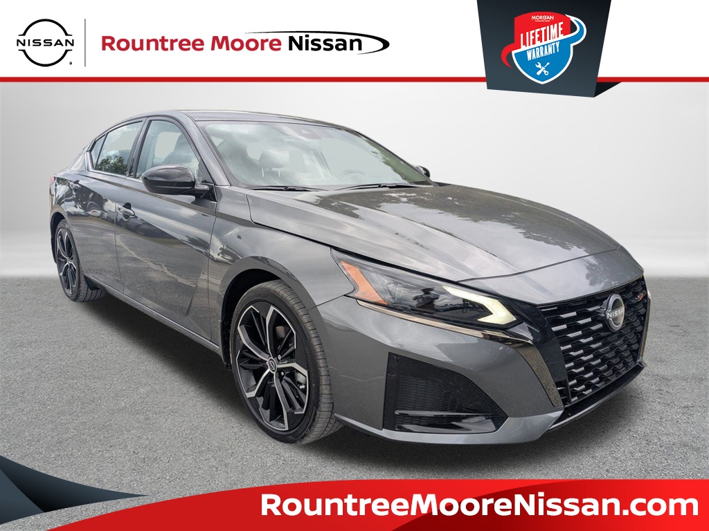 2025 Nissan Altima SR's photo