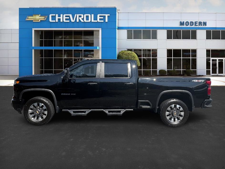 2024 Chevrolet Silverado 2500HD Custom photo 2