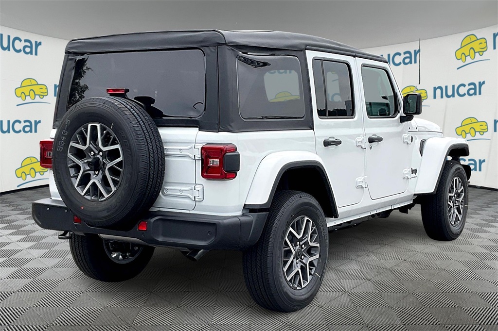 2025 Jeep Wrangler Sahara photo 6