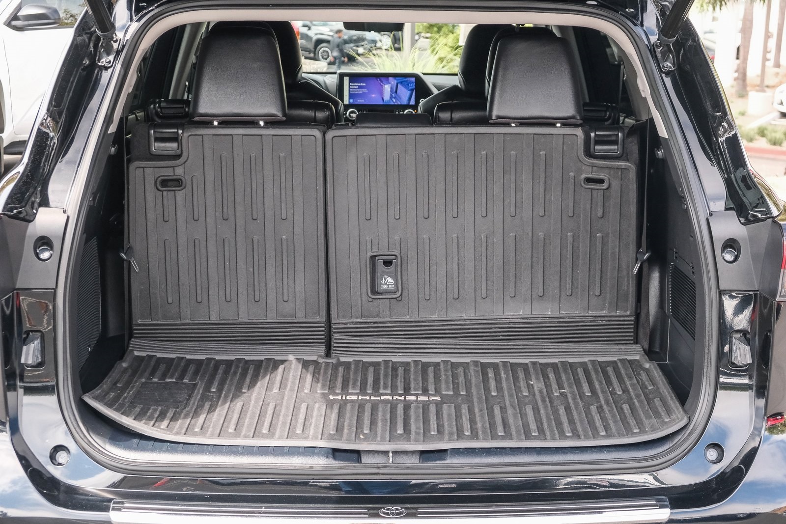 2023 Toyota Highlander Hybrid Platinum photo 25