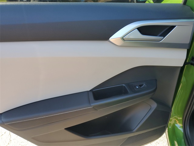 2025 Volkswagen Taos SE photo 10