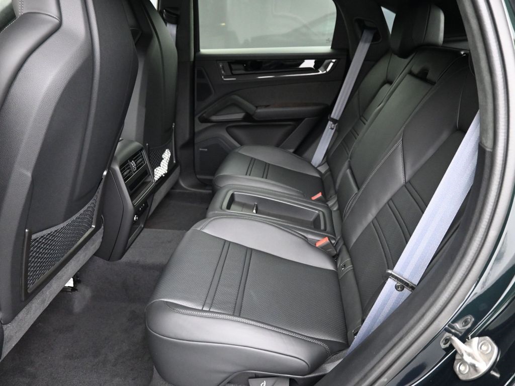 2026 Porsche Cayenne Turbo GT photo 7