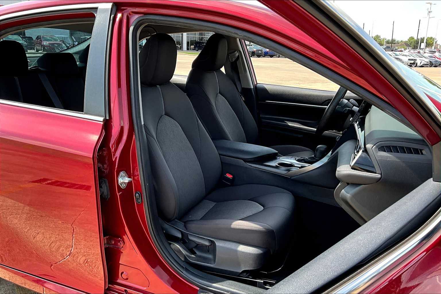 2022 Toyota Camry LE photo 8